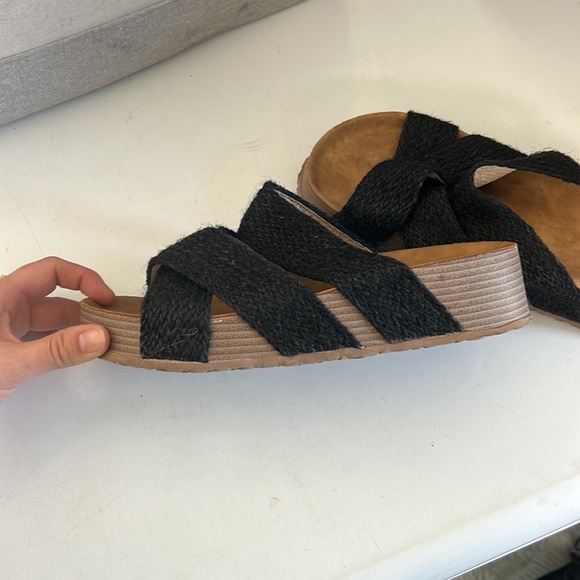 Black platform sandals - Picture 2 of 3